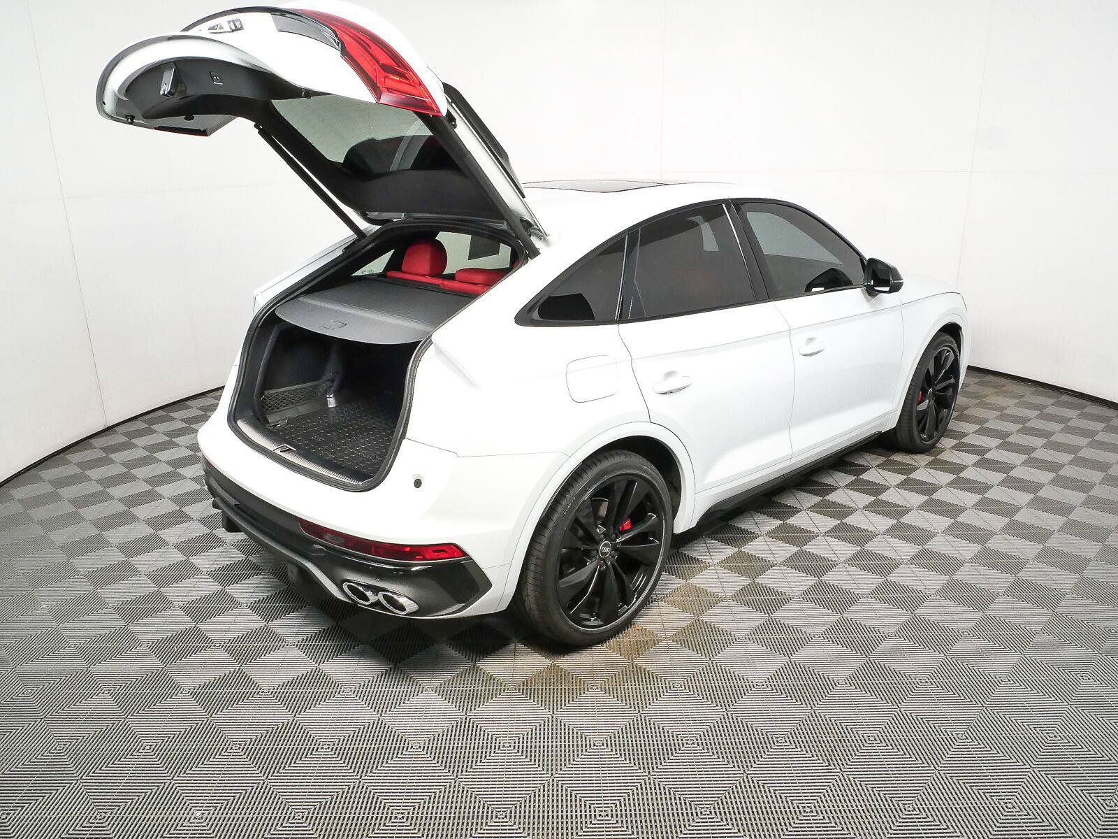 Used 2024 Audi SQ5 Premium Plus w/ S Sport Package AWD/4WD image 32