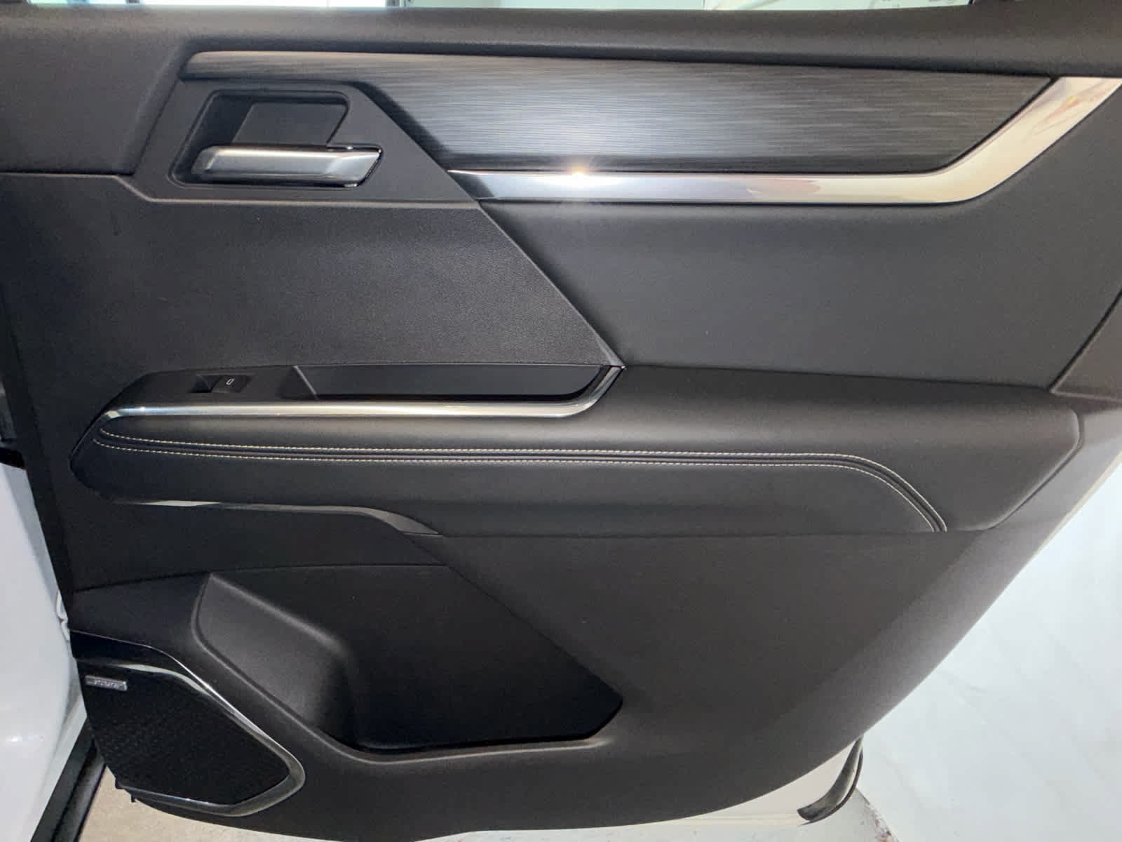 Used 2025 GMC Acadia Elevation FWD image 40