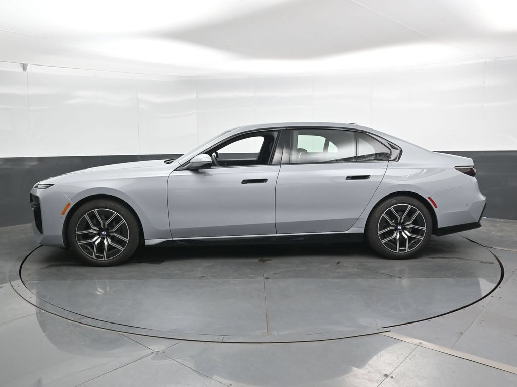 Used 2026 BMW 740i xDrive AWD/4WD image 8