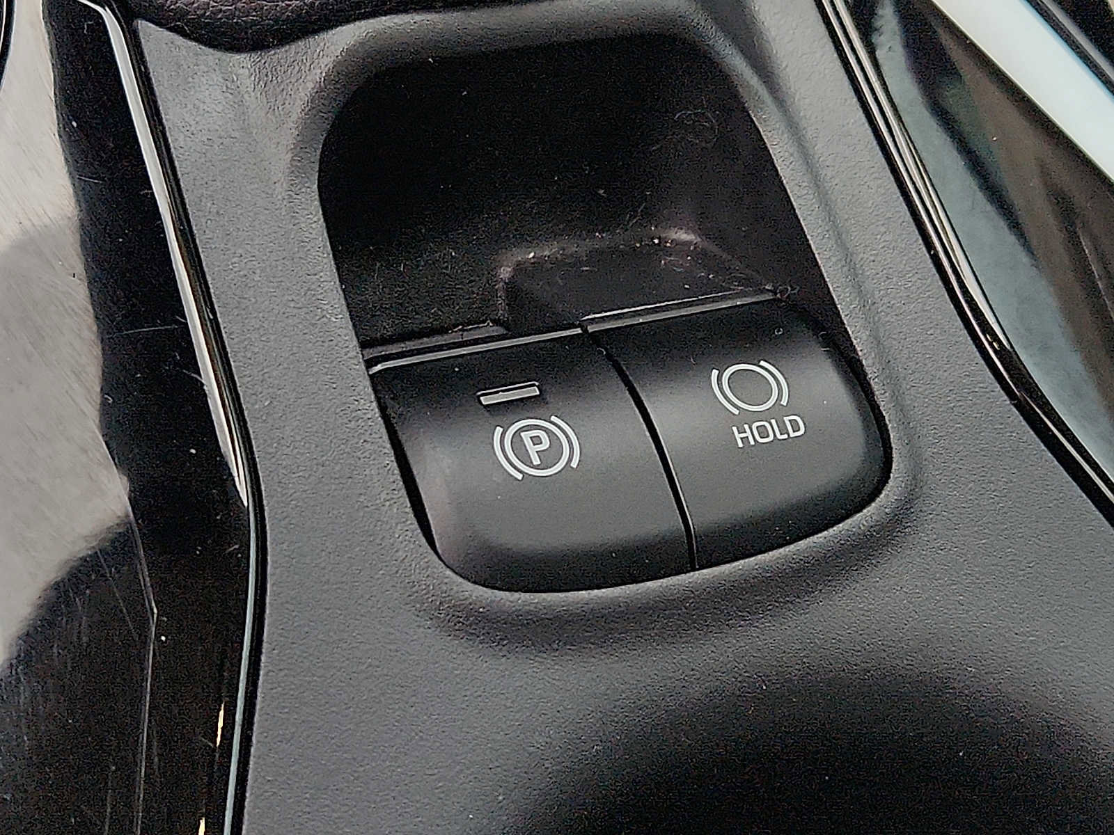 Used 2024 Toyota Corolla Cross XLE image 25