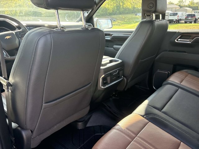 Used 2023 Chevrolet Silverado 1500 High Country w/ Technology Package AWD/4WD image 29