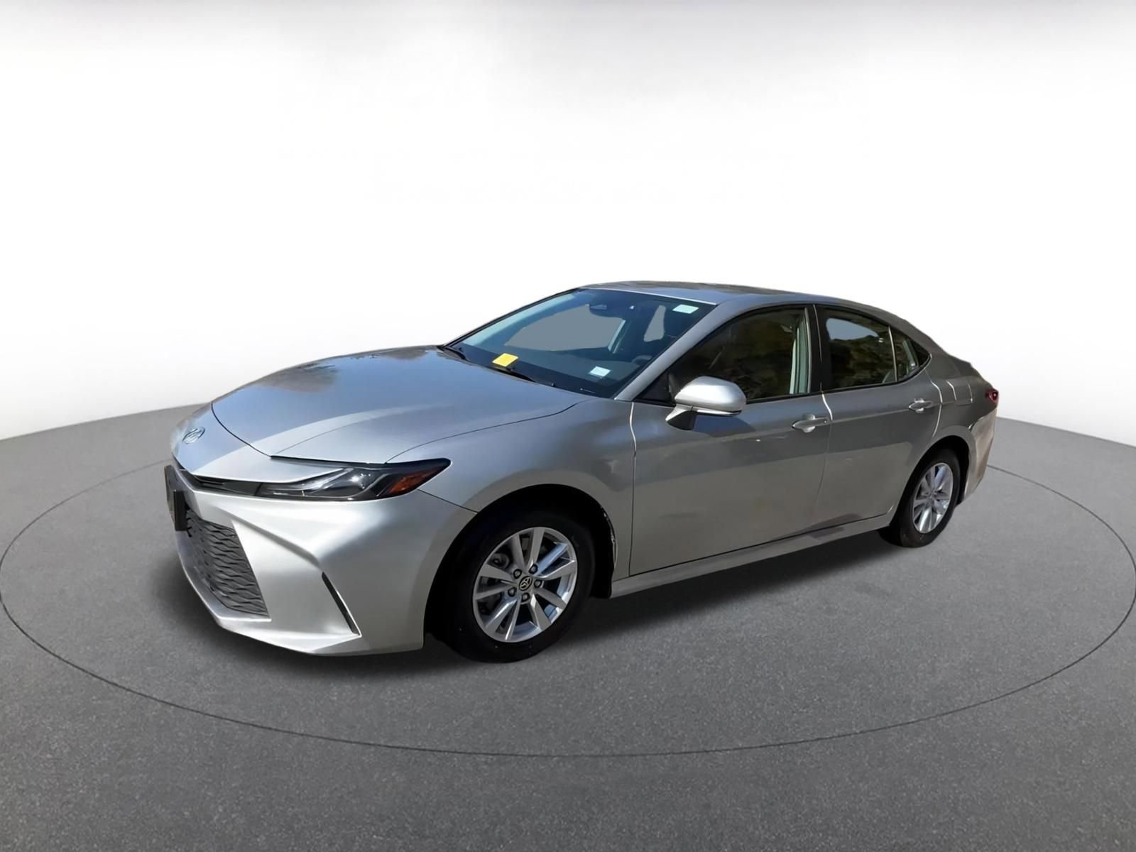 Used 2025 Toyota Camry LE image 8