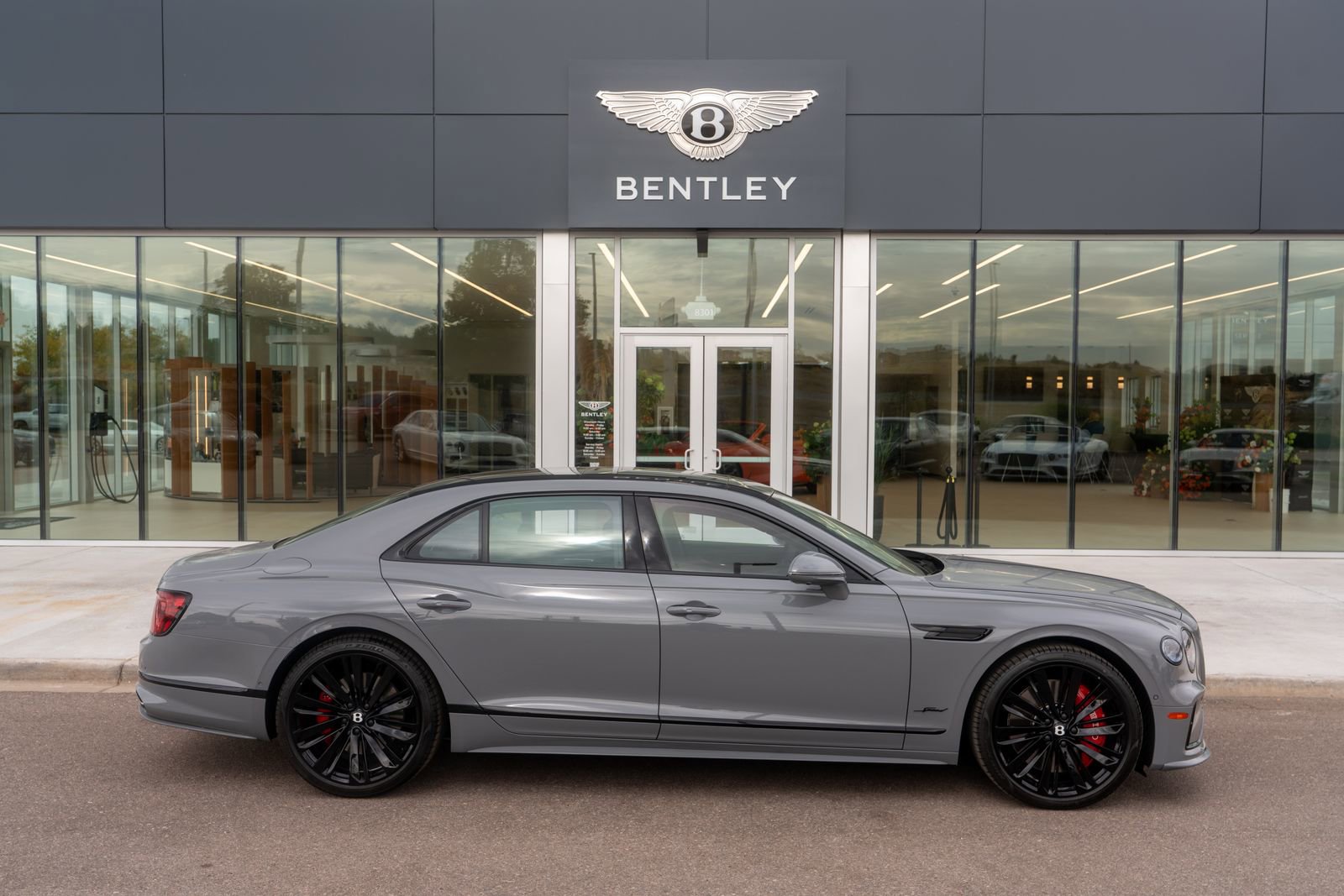 New 2025 Bentley Flying Spur Plug-In Hybrid image 19