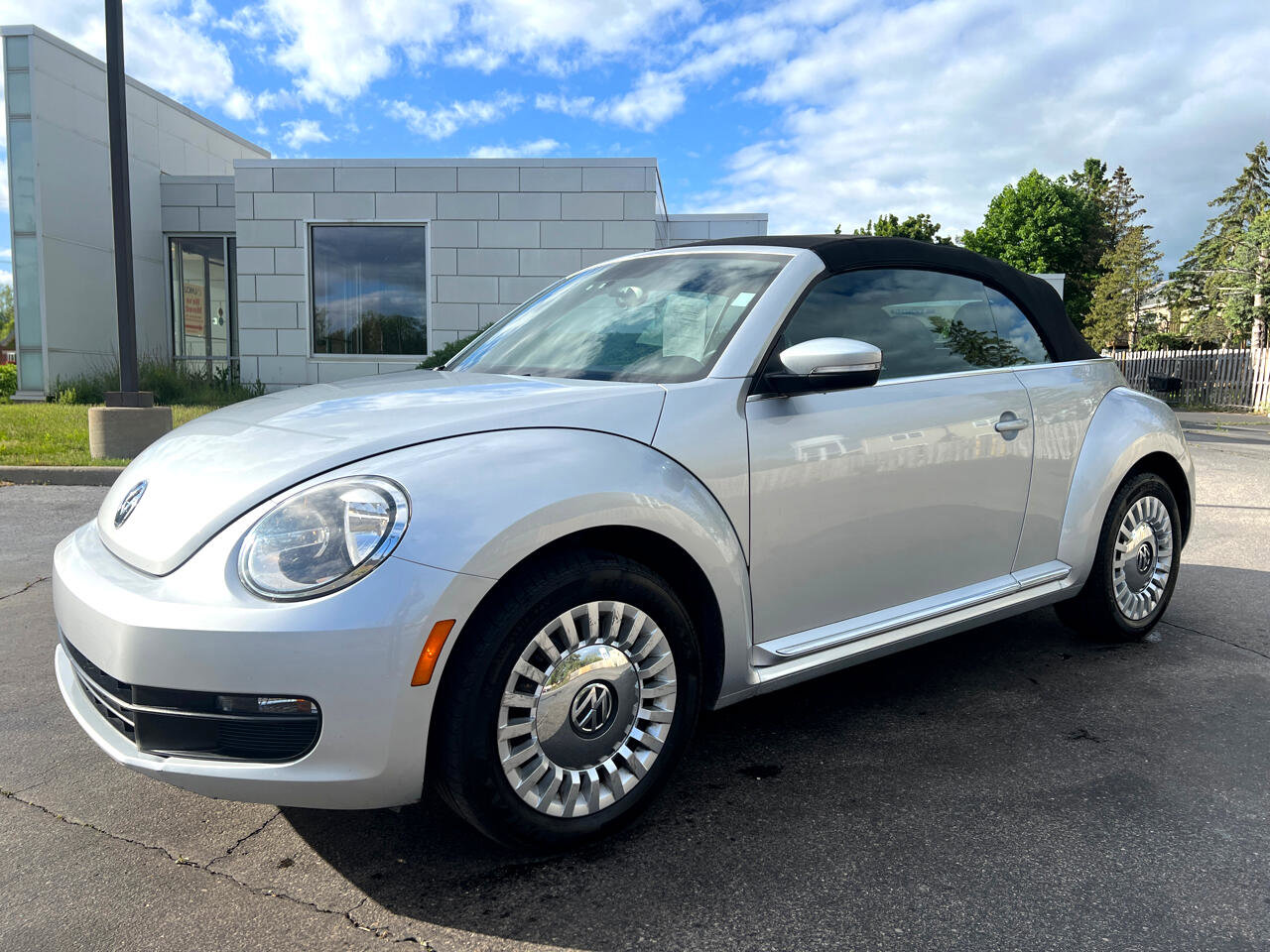 Used 2015 Volkswagen Beetle 1.8T image 2