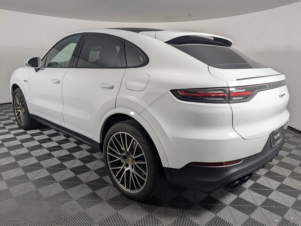 Certified 2023 Porsche Cayenne Platinum Edition AWD/4WD image 3