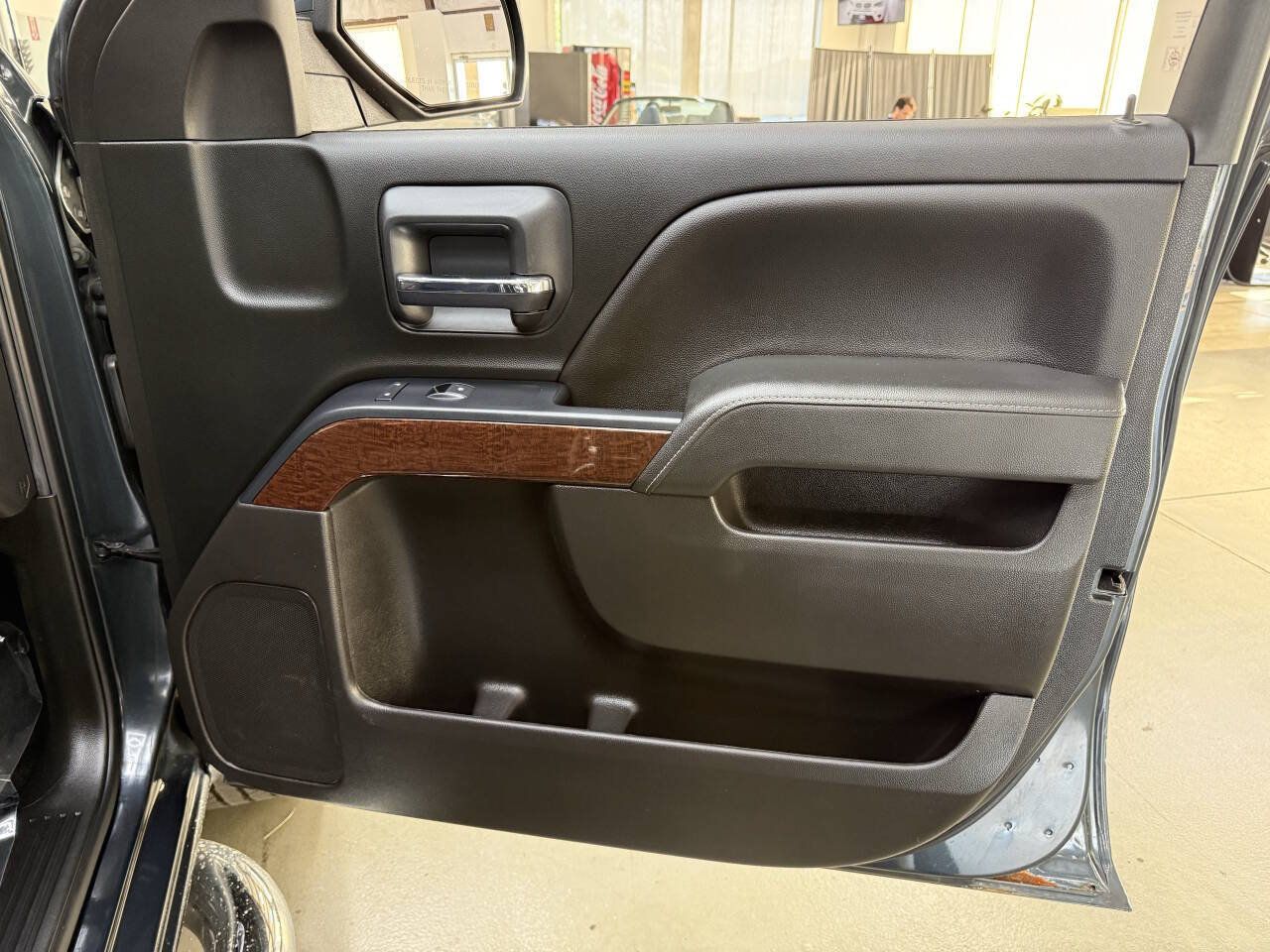 Used 2018 GMC Sierra 1500 SLE w/ SLE Value Package AWD/4WD image 16
