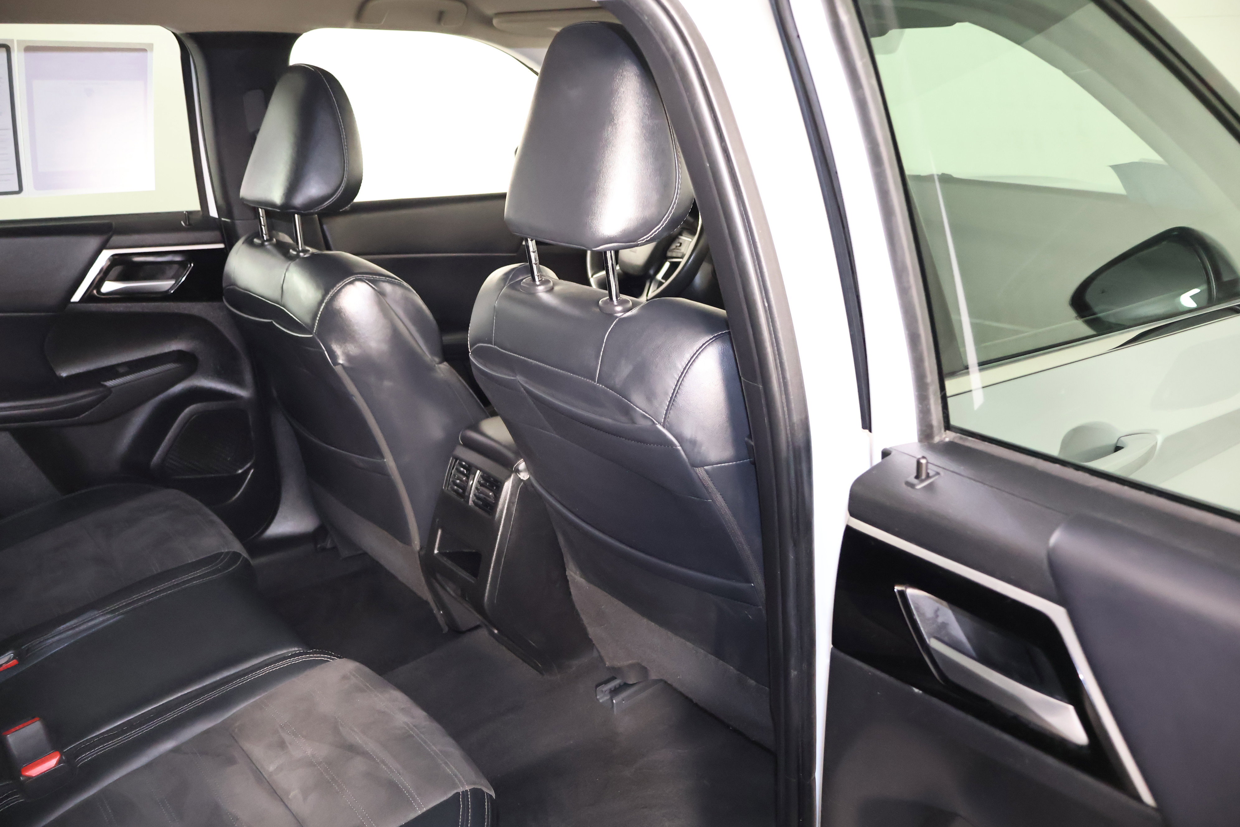 Used 2023 Mitsubishi Outlander SE AWD/4WD image 42