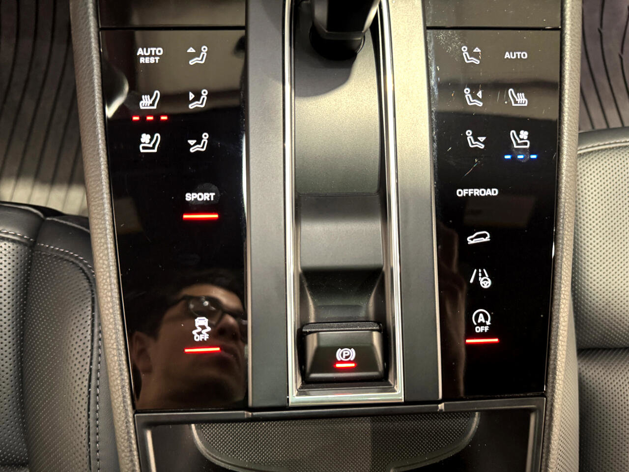 Used 2023 Porsche Macan image 30