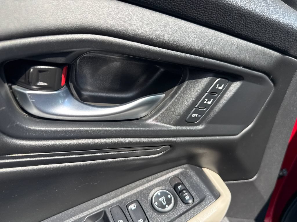 Used 2023 Honda Accord EX-L image 11