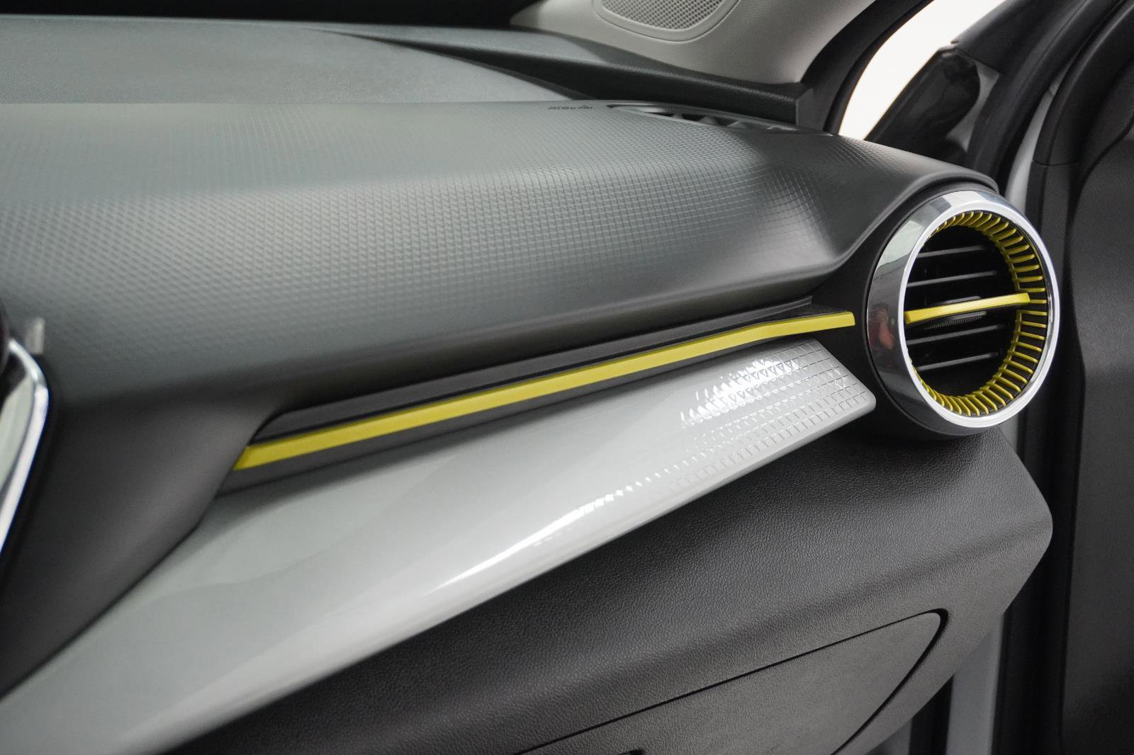 Used 2025 Chevrolet Trax LT w/ Driver Confidence Package image 30