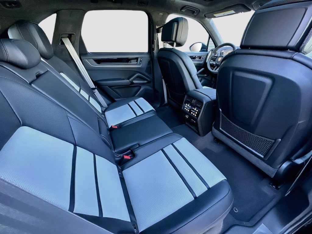 New 2027 Porsche Cayenne GTS AWD/4WD image 28