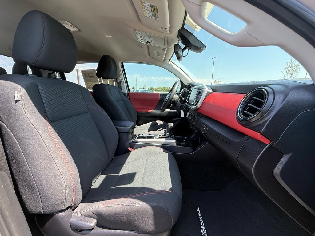 Used 2020 Toyota Tacoma SR5 RWD image 29