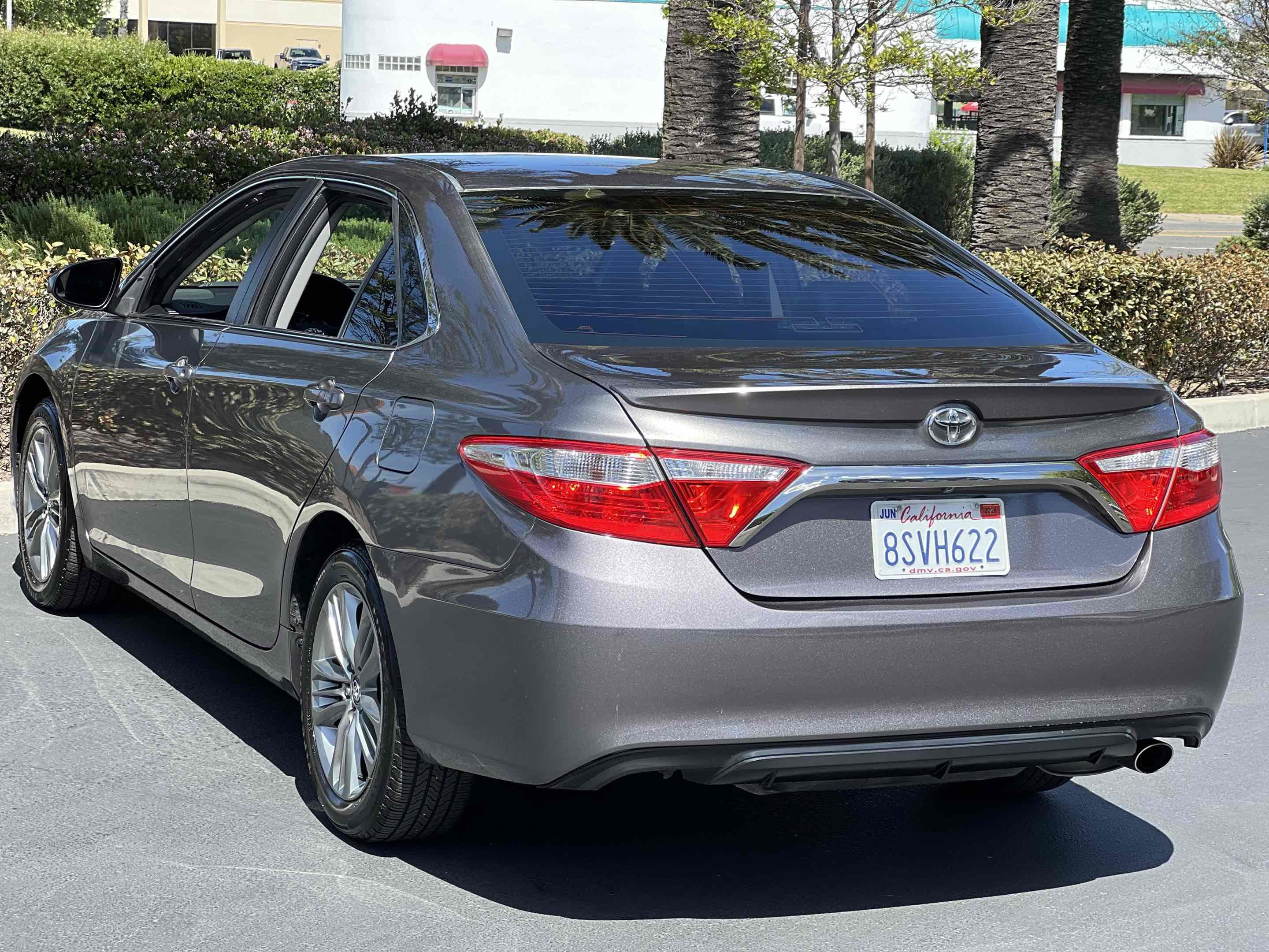 Used 2017 Toyota Camry SE w/ Moonroof Package FWD image 21
