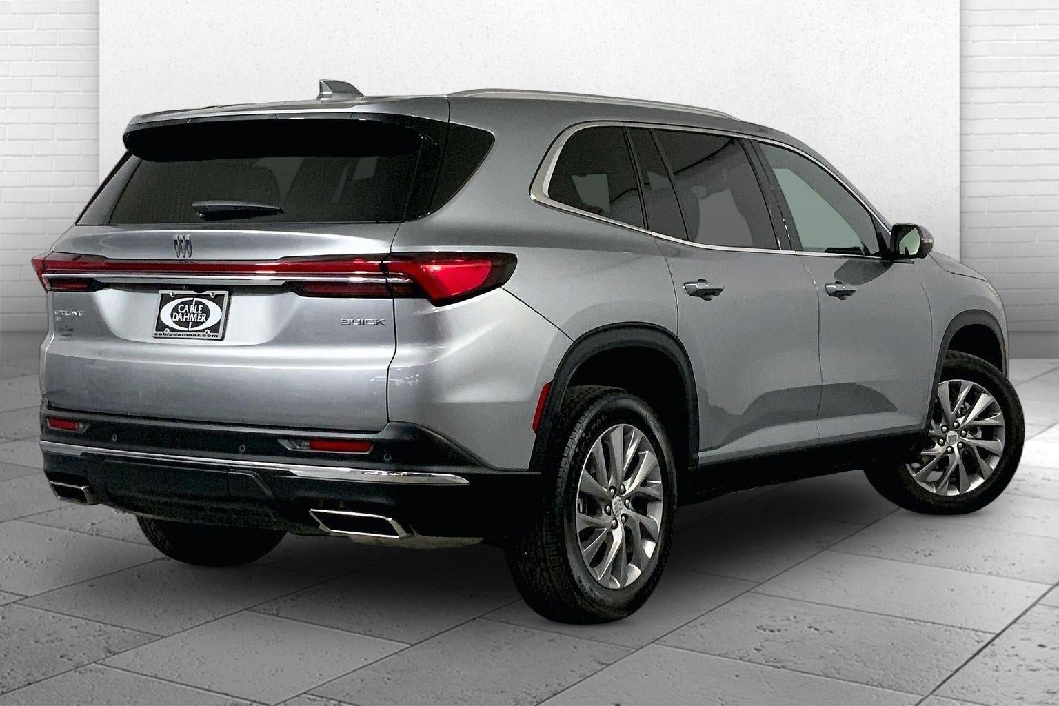 Used 2025 Buick Enclave Preferred image 13