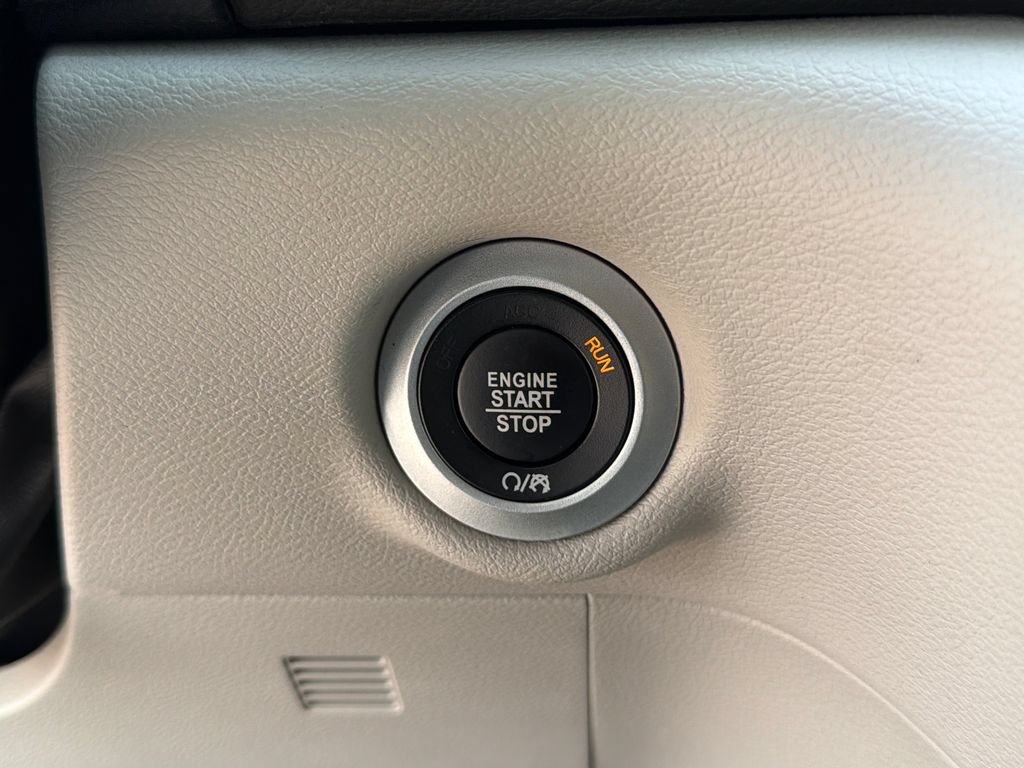Used 2017 Chrysler Pacifica LX w/ Tire & Wheel Group FWD image 28