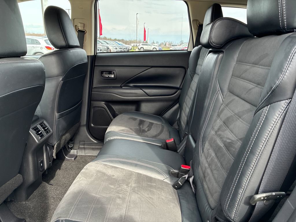 Used 2020 Mitsubishi Outlander SE image 15