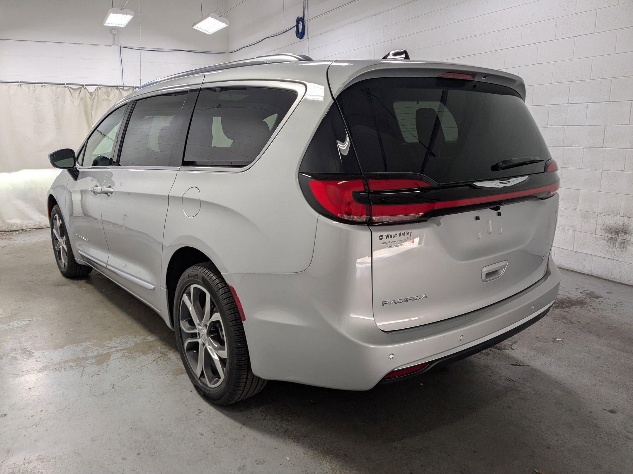 New 2026 Chrysler Pacifica Pinnacle image 7
