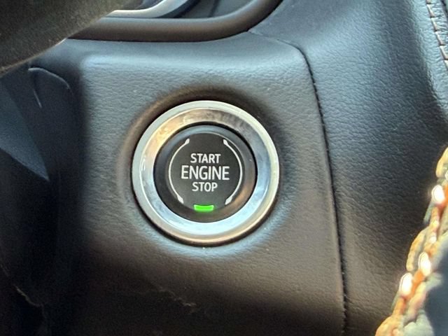 Used 2023 GMC Yukon XL AT4 w/ Technology Package AWD/4WD image 17