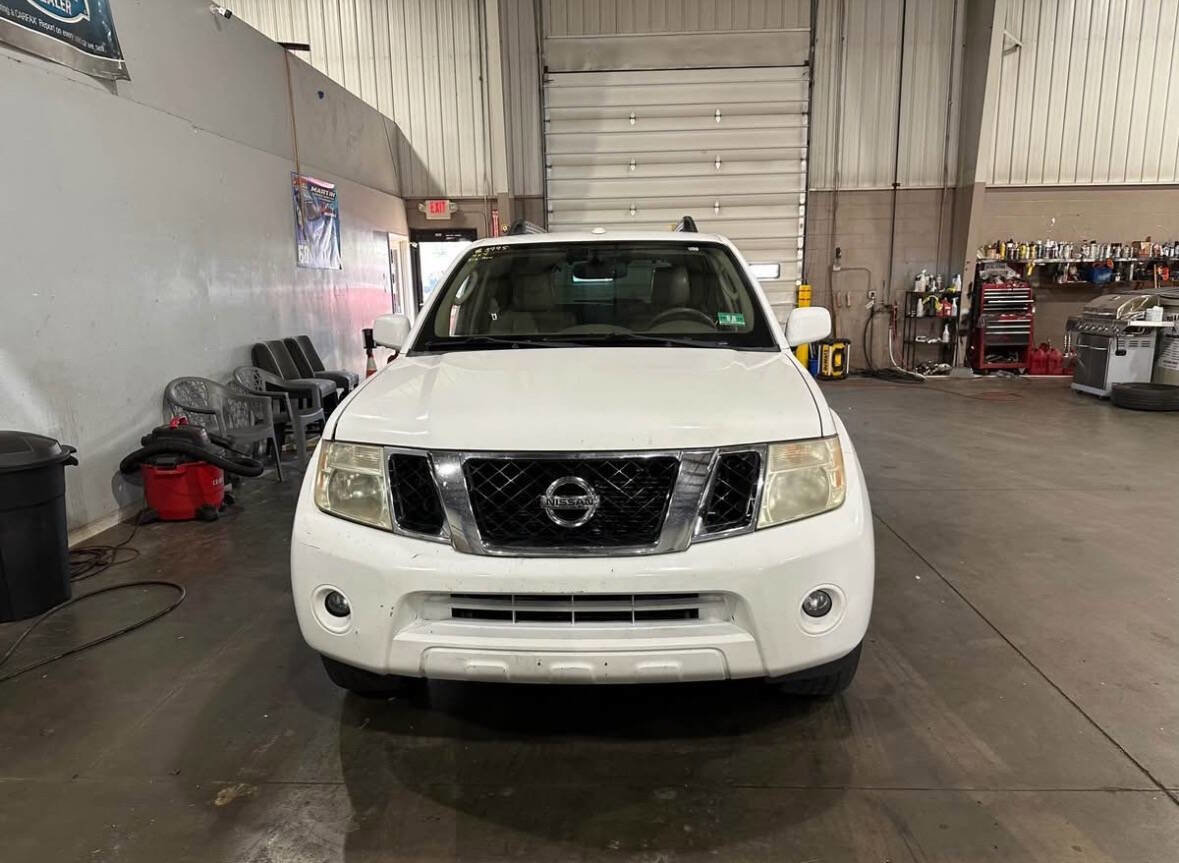 Used 2011 Nissan Pathfinder Silver image 2