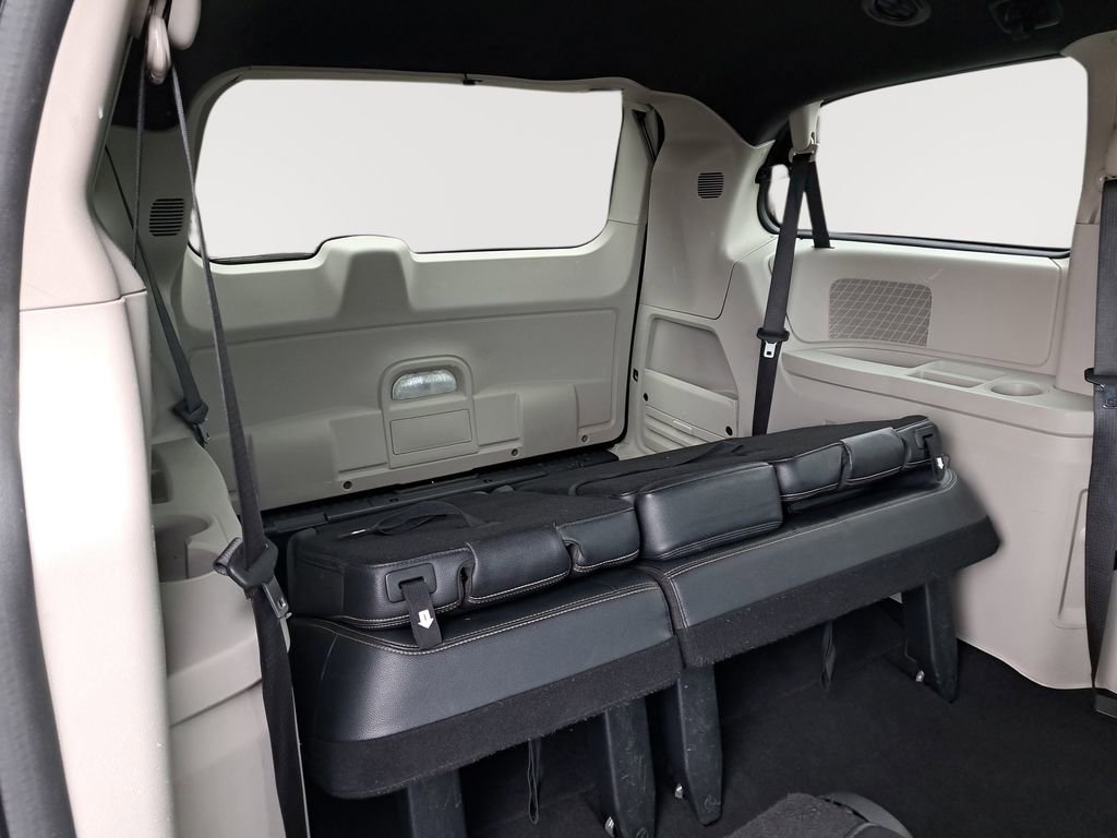 Used 2020 Dodge Grand Caravan SXT image 16
