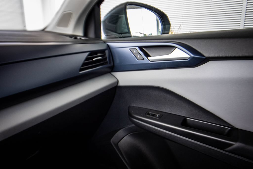 Certified 2023 Volkswagen Taos SE w/ Panoramic Sunroof Package FWD image 29