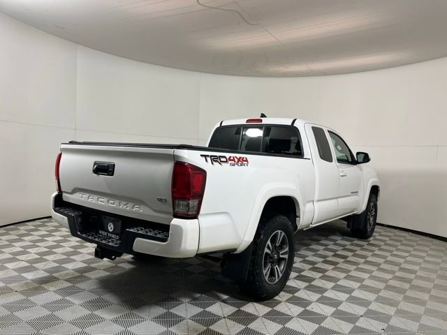 Used 2017 Toyota Tacoma TRD Sport w/ Tow Package (A/T) image 7