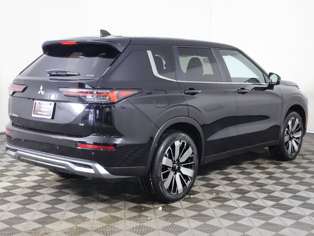 New 2026 Mitsubishi Outlander SE image 12