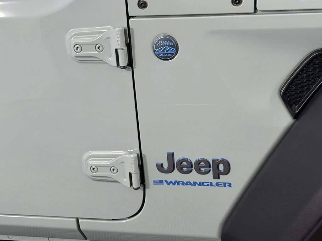 Used 2024 Jeep Wrangler Unlimited Rubicon 4xe AWD/4WD image 12