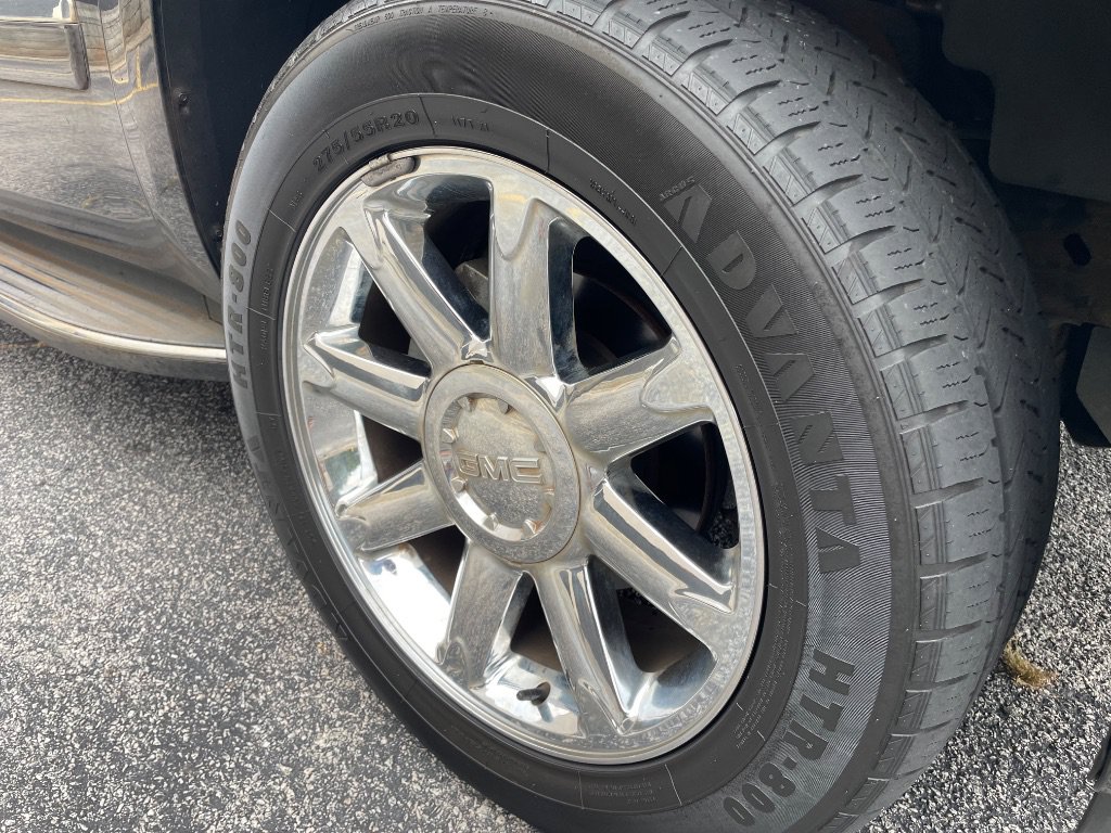 Used 2012 GMC Yukon XL Denali RWD image 11