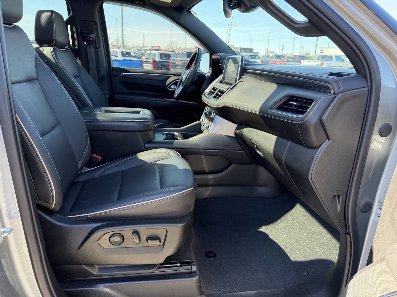 Used 2023 GMC Yukon SLT w/ SLT Luxury Package image 51