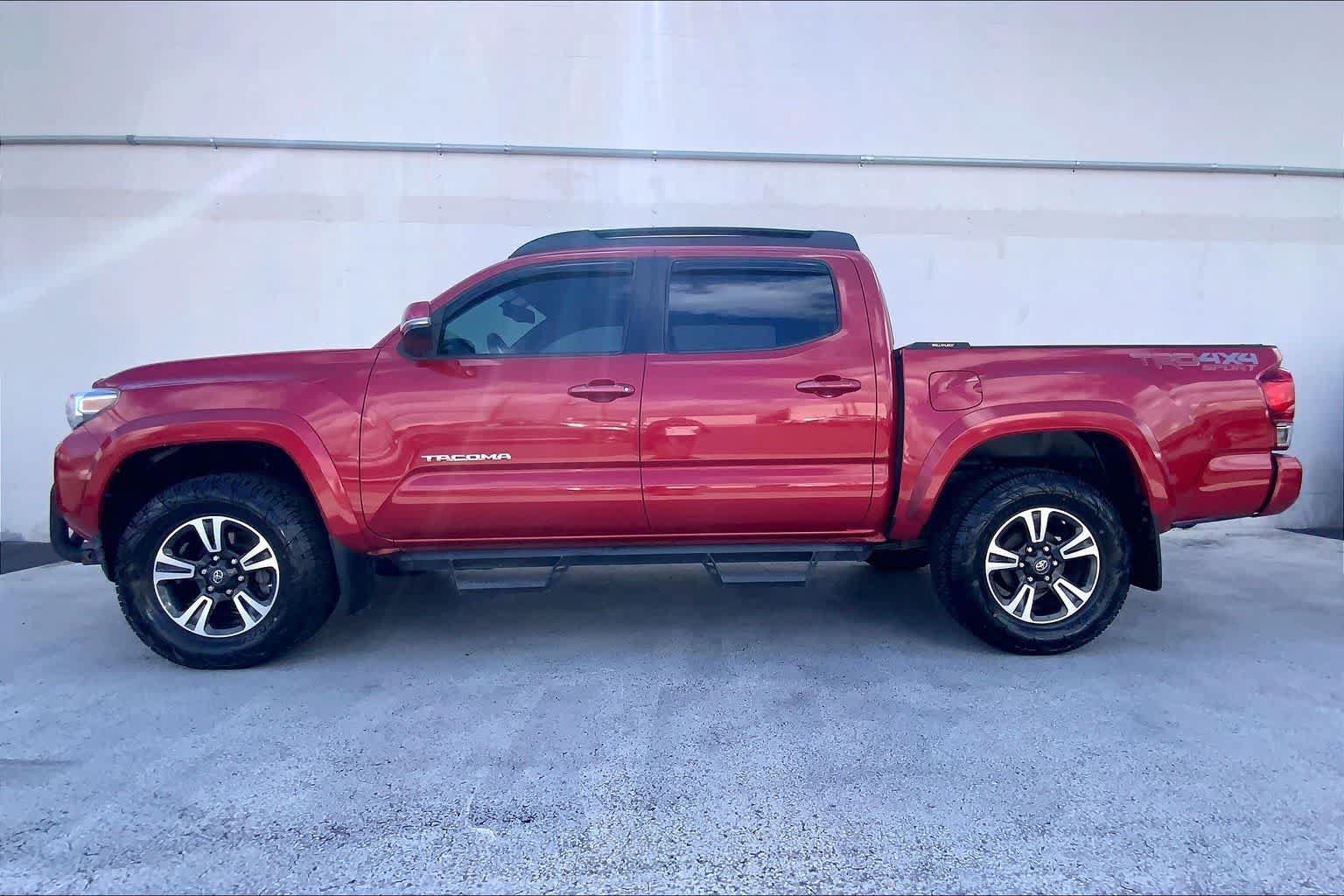 Used 2016 Toyota Tacoma SR AWD/4WD image 3