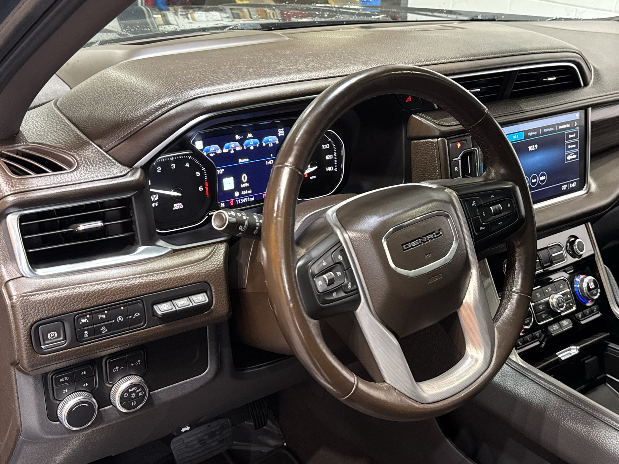 Used 2021 GMC Yukon XL Denali w/ Denali Premium Package AWD/4WD image 21