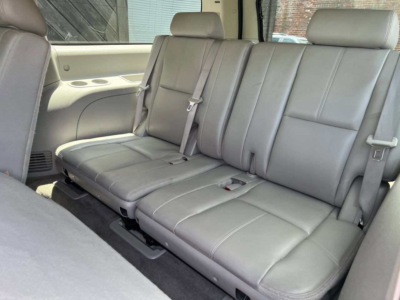 Used 2009 Chevrolet Suburban LT image 14
