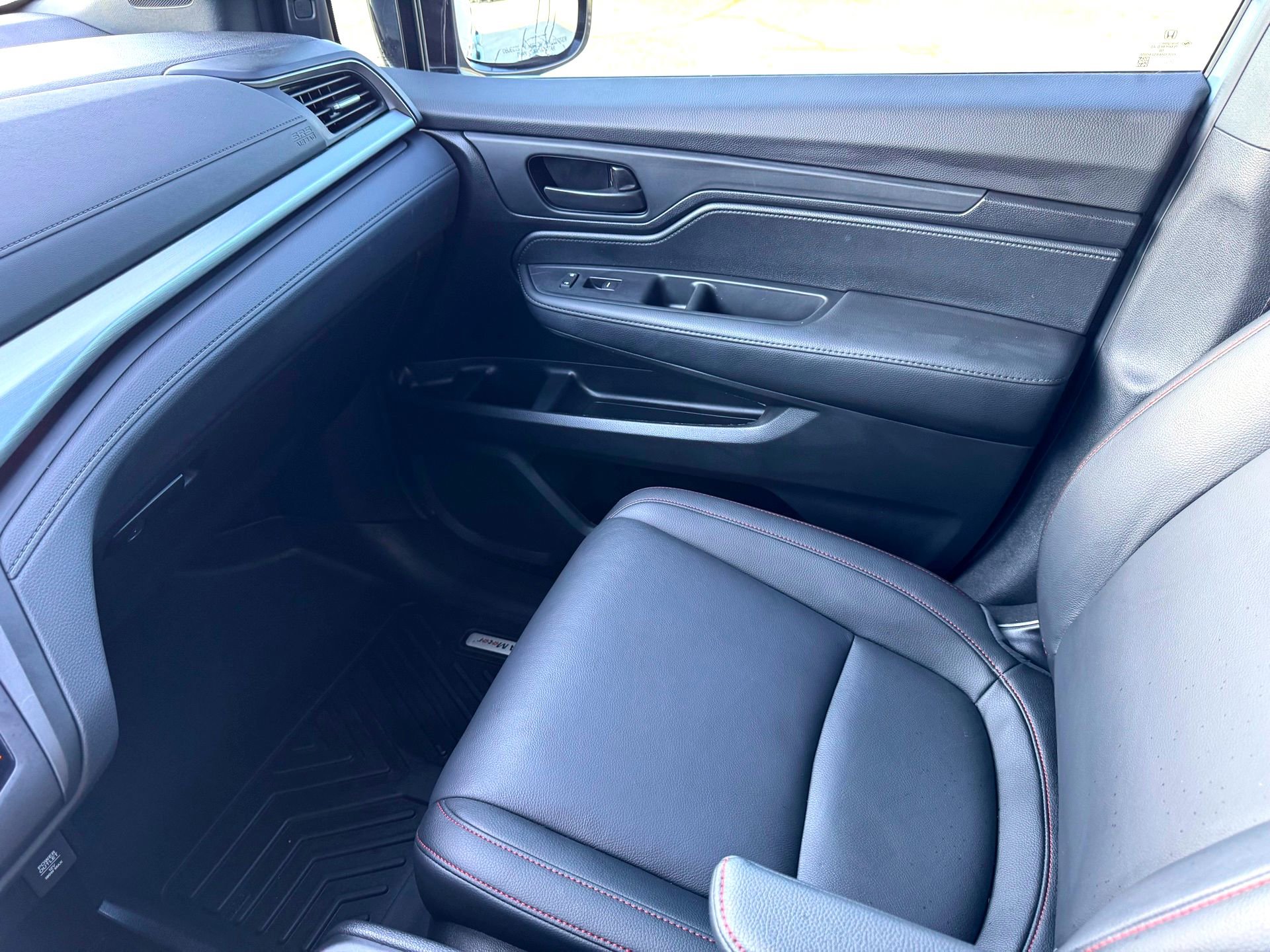 Used 2025 Honda Odyssey Sport-L image 32