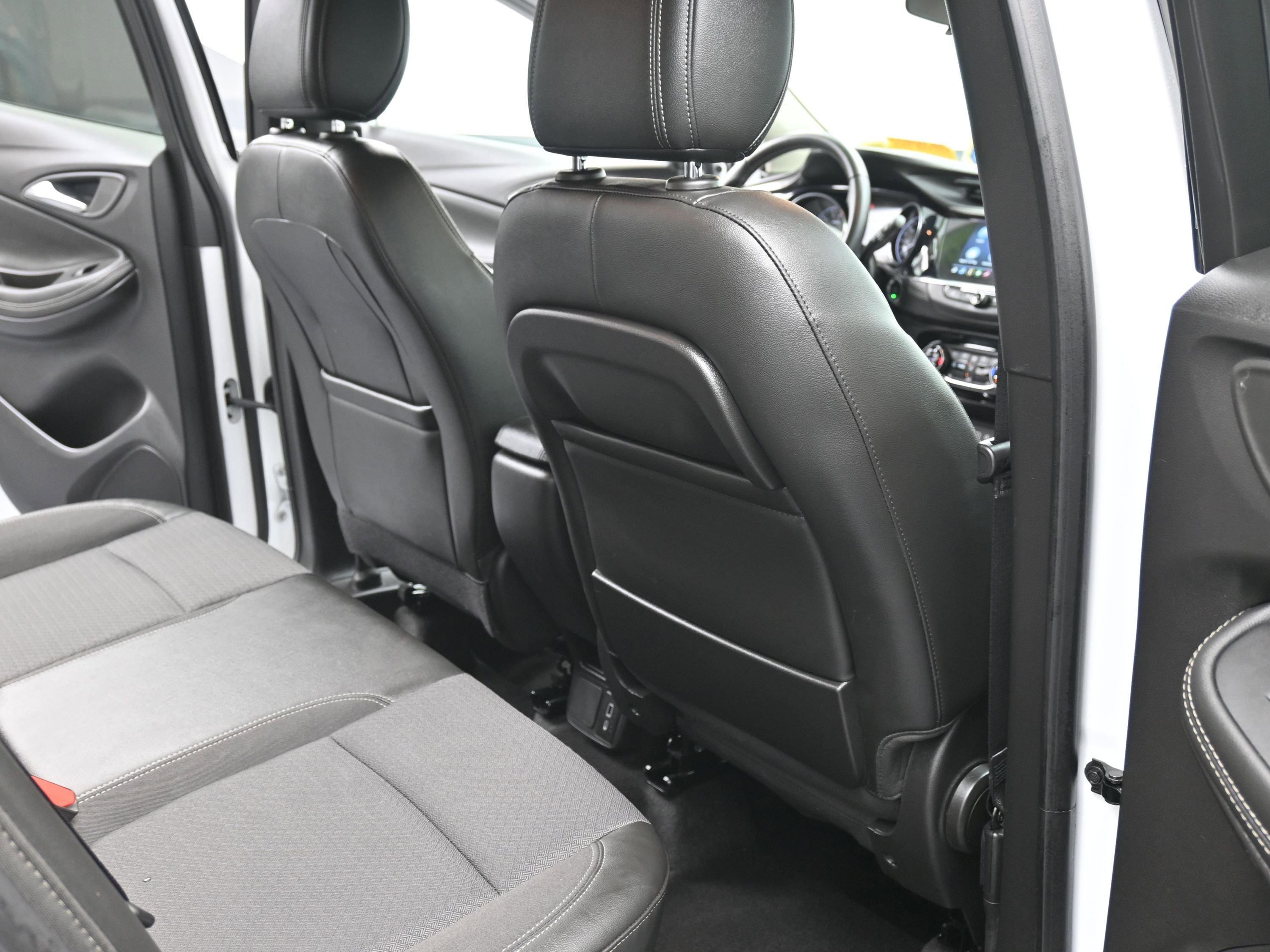 Used 2023 Buick Encore GX Select image 26