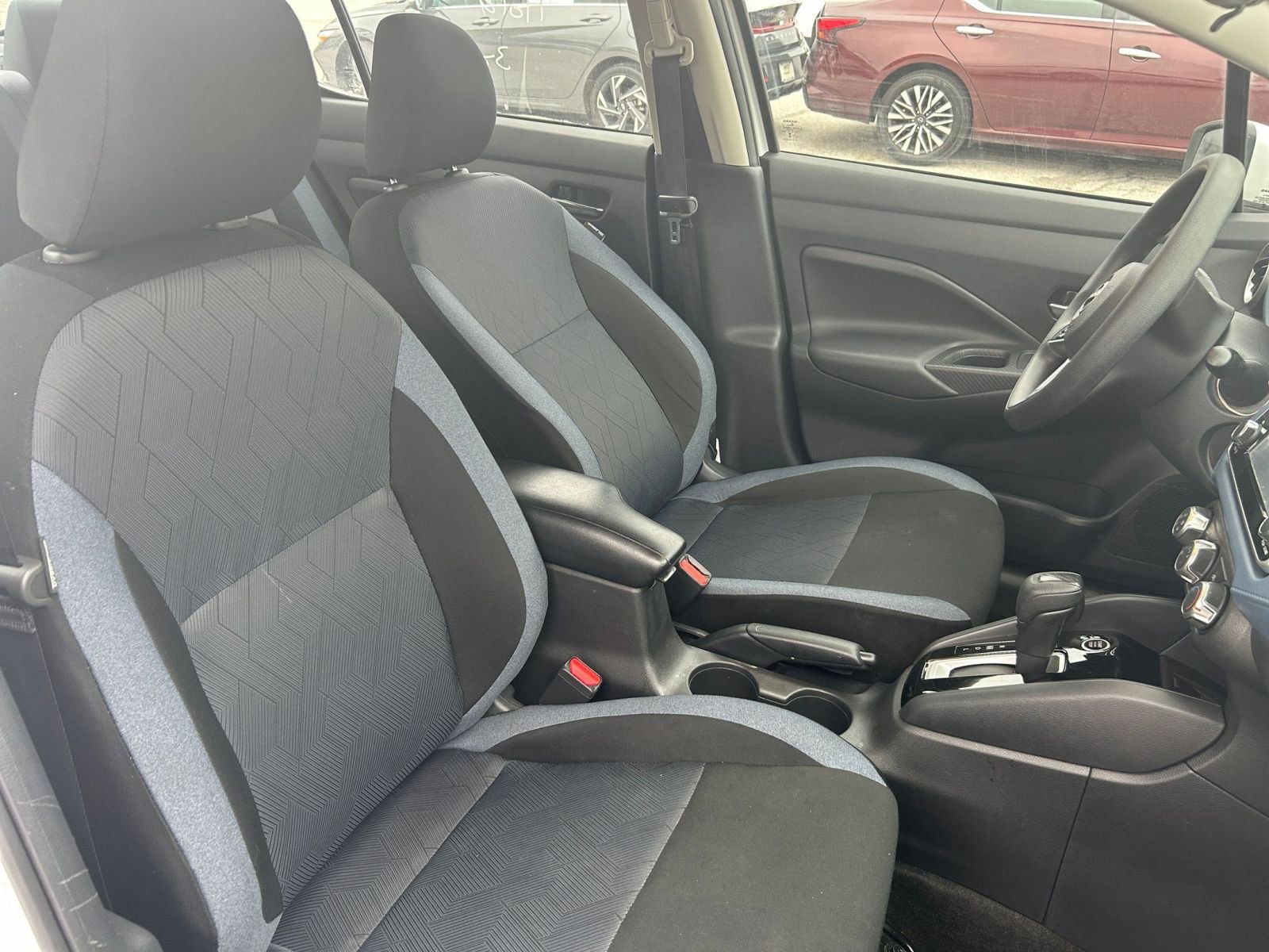 Used 2025 Nissan Versa SV FWD image 31