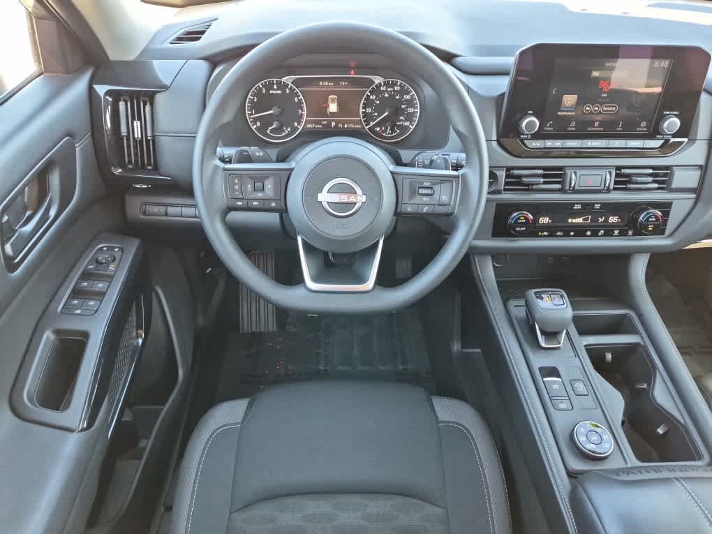 Used 2025 Nissan Pathfinder S AWD/4WD image 9