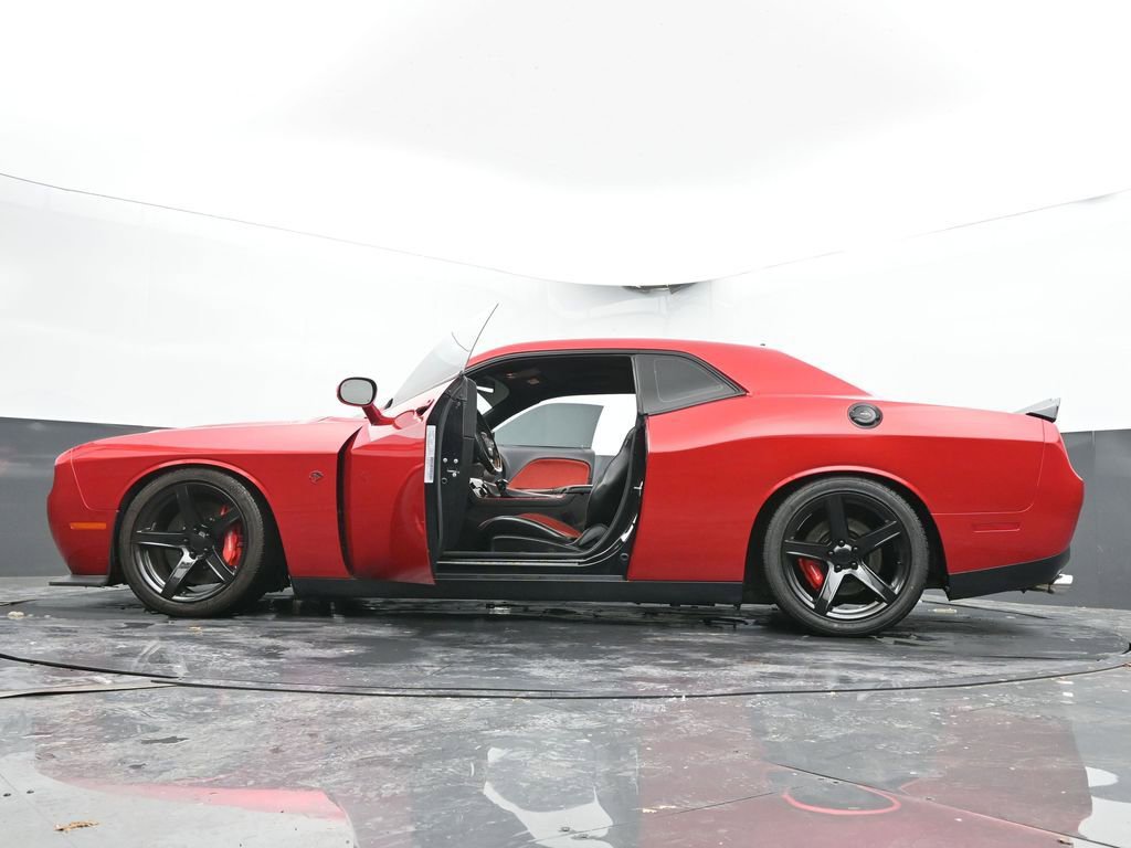 Used 2016 Dodge Challenger SRT Hellcat image 90