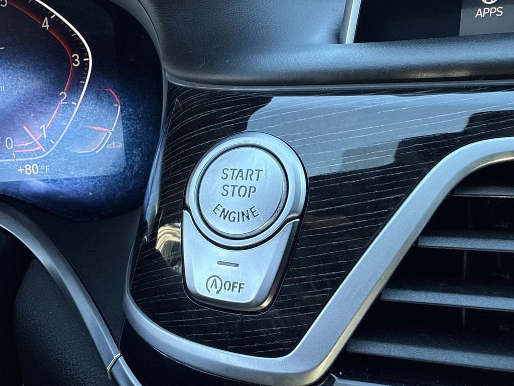 Used 2022 BMW 750i xDrive w/ Executive Package image 32