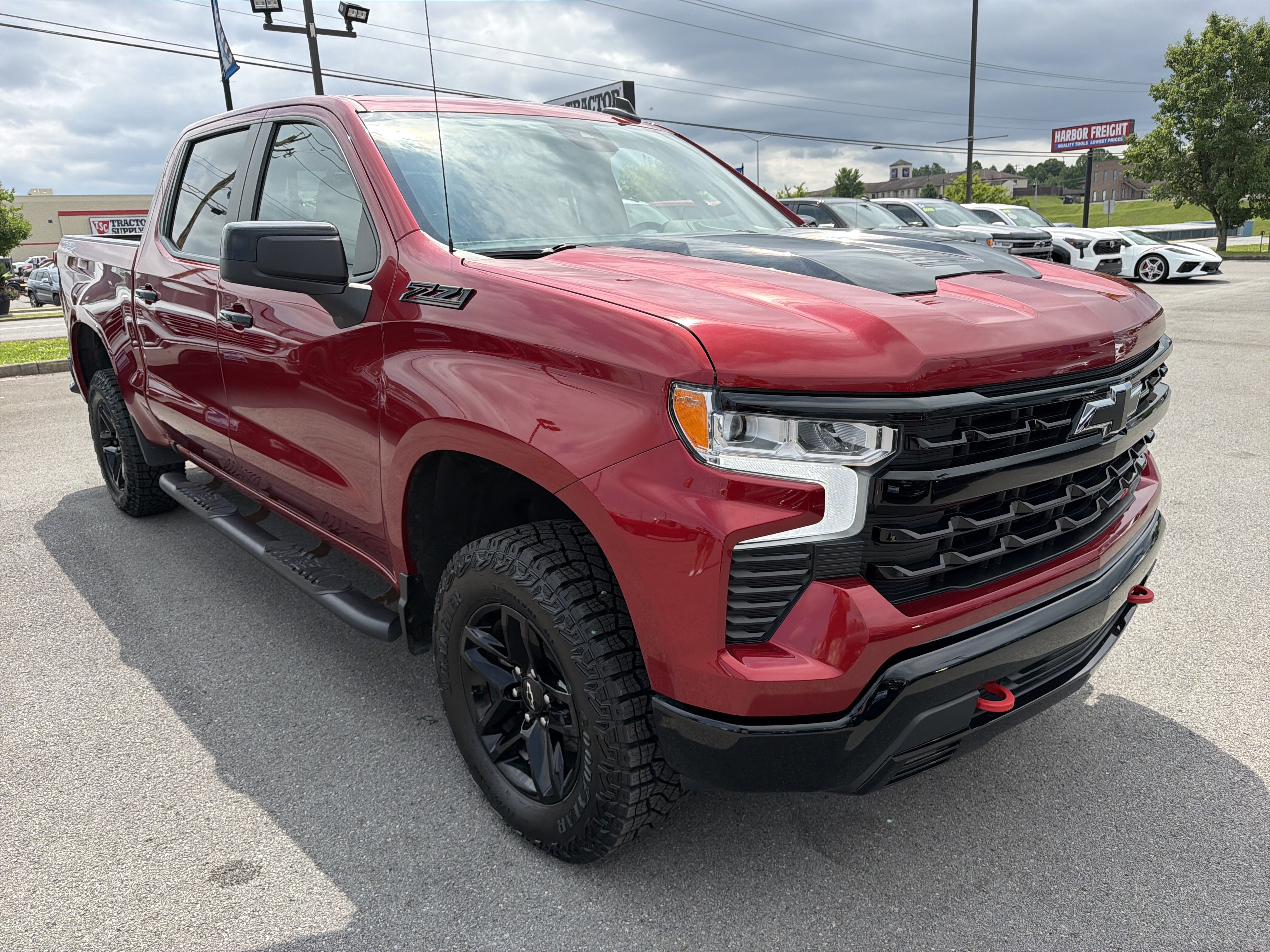 Used 2024 Chevrolet Silverado 1500 LT Trail Boss w/ Convenience Package II AWD/4WD image 3