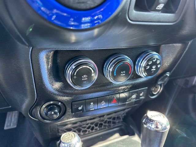 Used 2018 Jeep Wrangler Unlimited Sahara w/ Connectivity Group AWD/4WD image 23