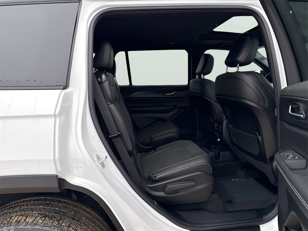 New 2025 Jeep Grand Cherokee L Altitude image 13