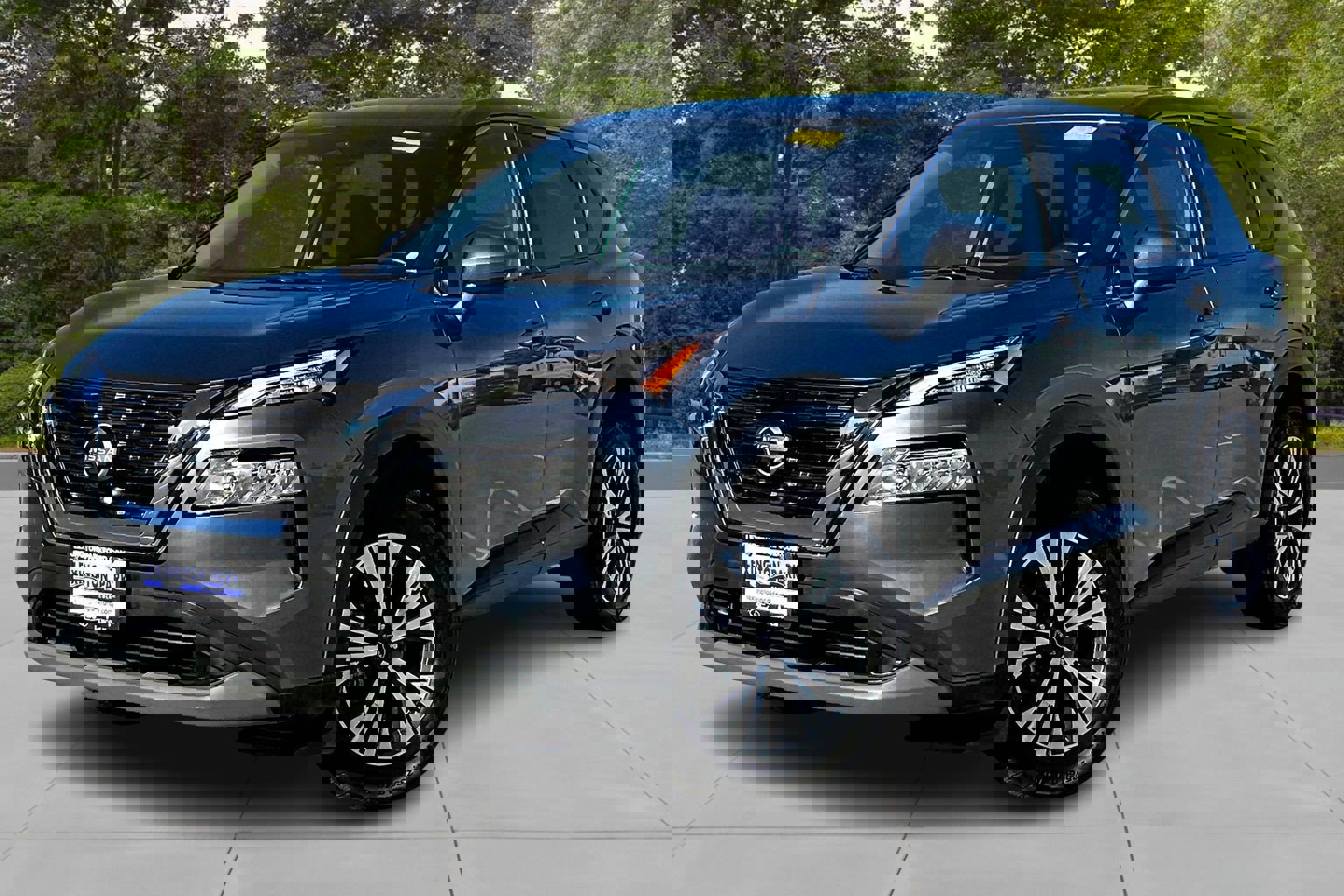 Used 2023 Nissan Rogue SV image 3