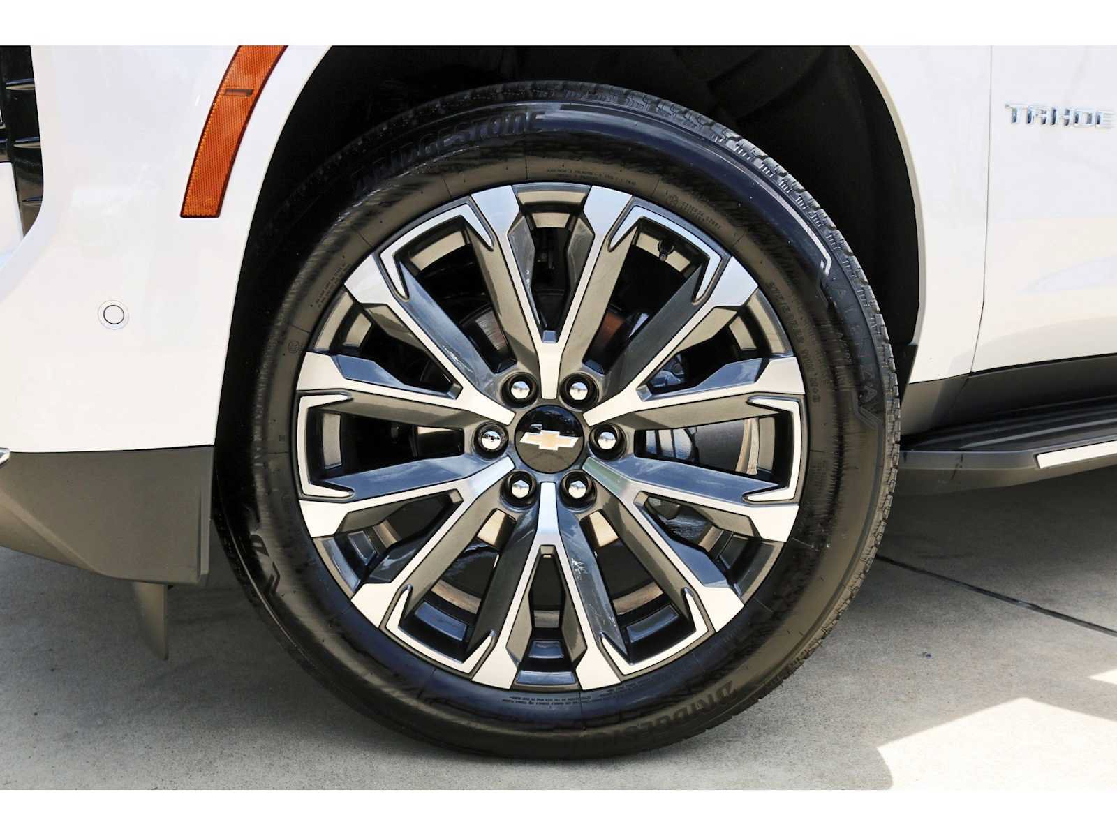 Used 2025 Chevrolet Tahoe High Country AWD/4WD image 30