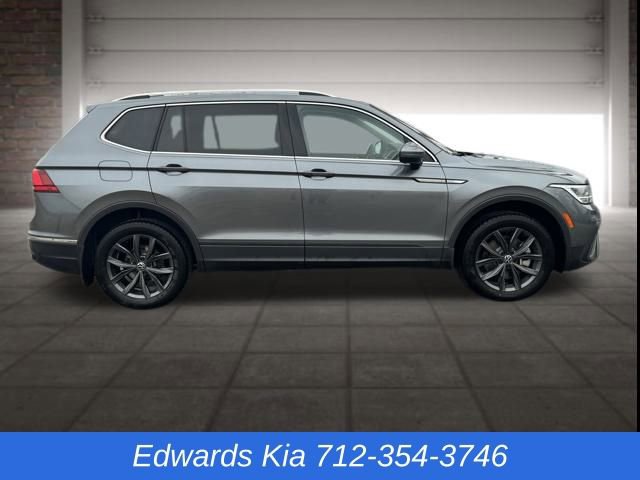 Used 2022 Volkswagen Tiguan SE image 2