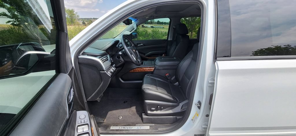 Used 2019 Chevrolet Suburban Premier AWD/4WD image 3