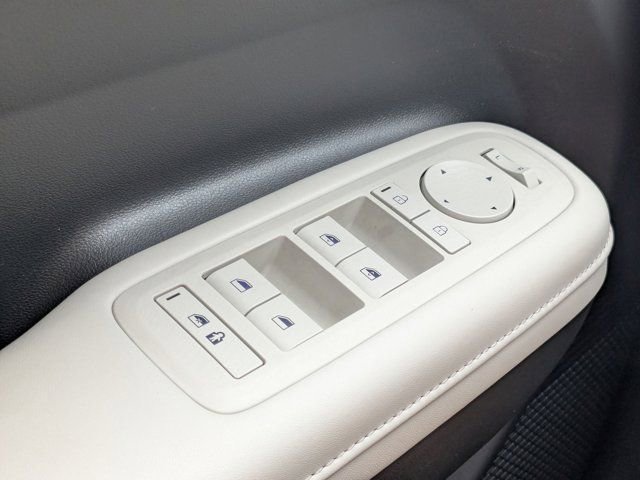 Used 2025 Hyundai Santa Fe SEL FWD image 13