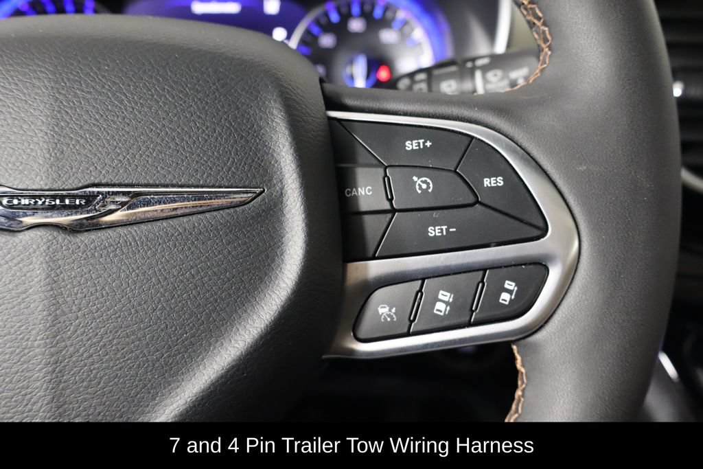 Used 2025 Chrysler Pacifica Pinnacle w/ Trailer Tow Group AWD/4WD image 10