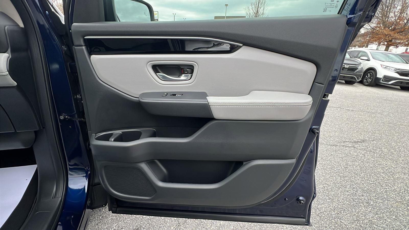 New 2025 Honda Pilot Touring image 12