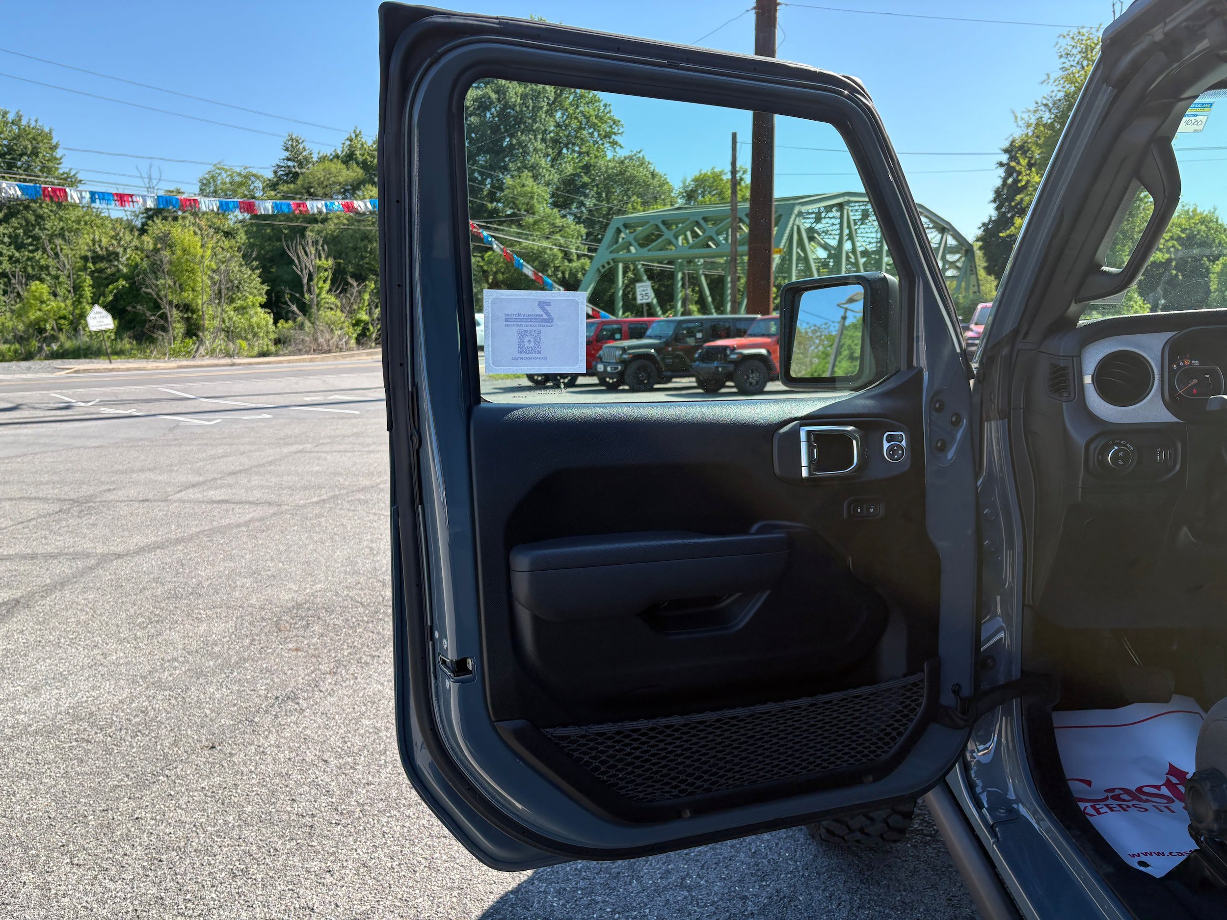 Certified 2025 Jeep Gladiator Sport AWD/4WD image 13